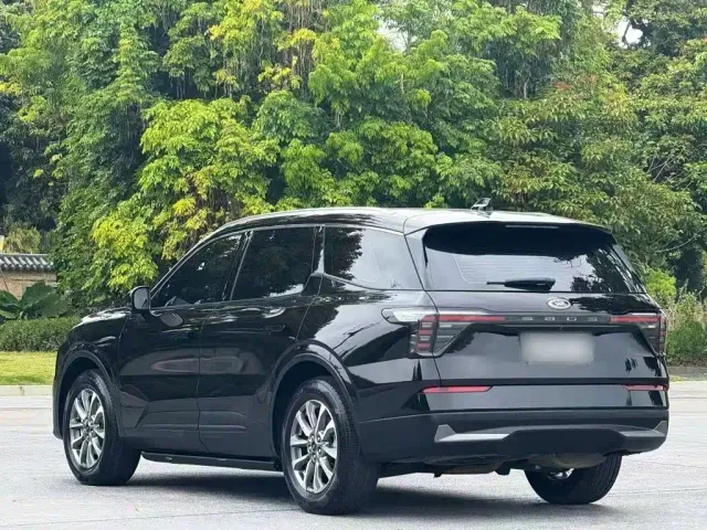 Ford Edge — Фото автомобиля 4