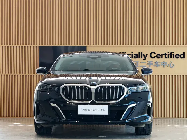 BMW i5 — Фото автомобиля 2
