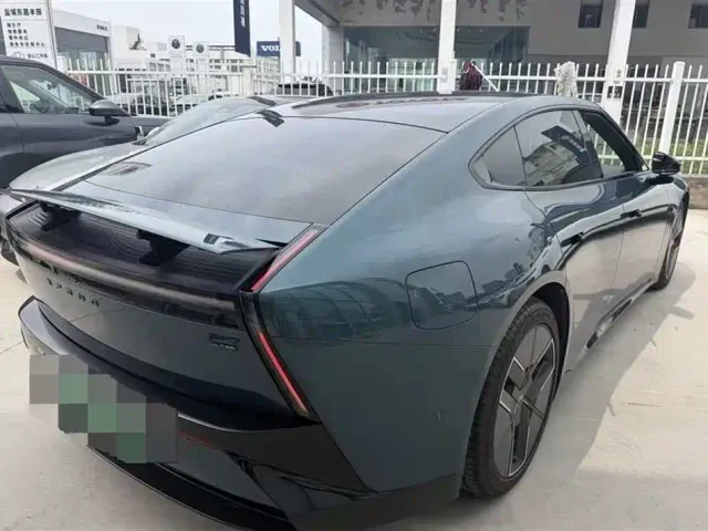 Xpeng P7 — Фото автомобиля 3