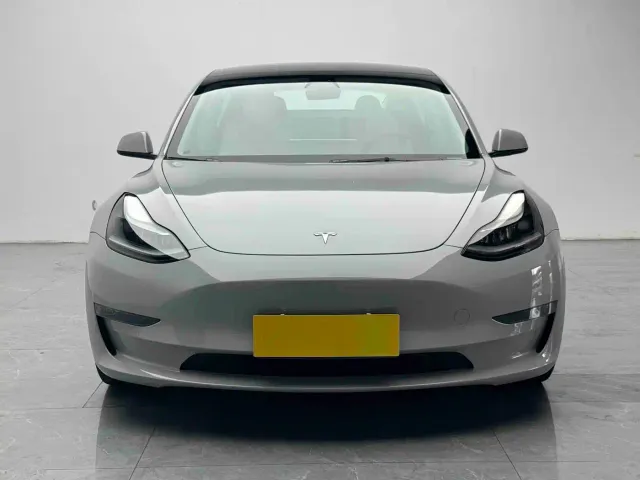 Tesla Model 3 — Фото автомобиля 2