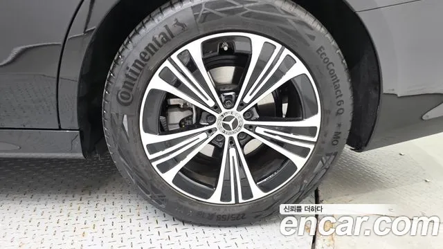 Mercedes-Benz E-Class — Фото автомобиля 20