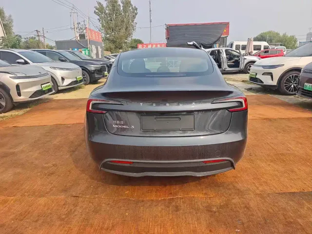 Tesla Model 3 — Фото автомобиля 8
