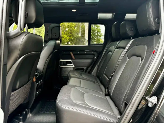 Land Rover Defender — Фото автомобиля 5