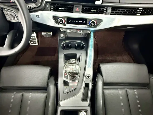 Audi Audi A4L 2025 2 Million Celebration Edition 40 TFSI Fashion Dynamic — Фото автомобиля 5