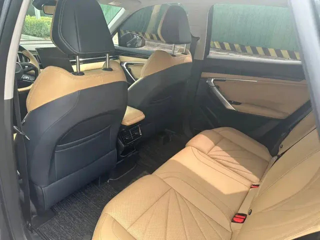 Geely Boyue L — Фото автомобиля 5