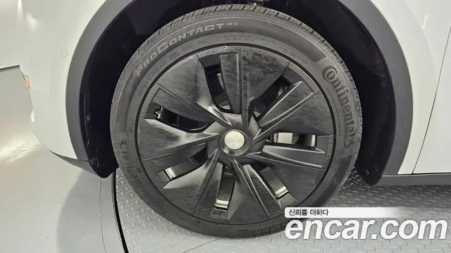 Tesla Model Y — Фото автомобиля 5