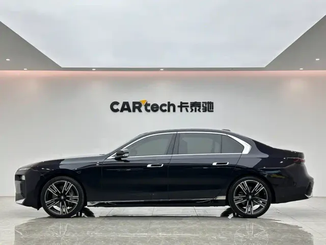 BMW 7 Series — Фото автомобиля 2