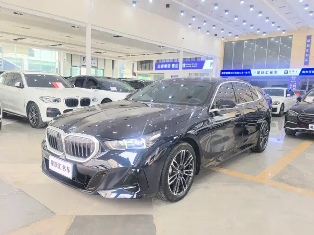 BMW 5 Series — Фото автомобиля 2