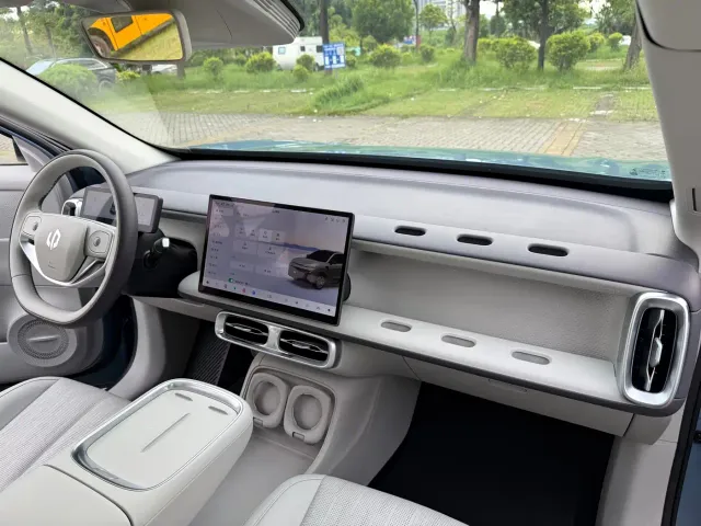 Leapmotor B10 — Фото автомобиля 17