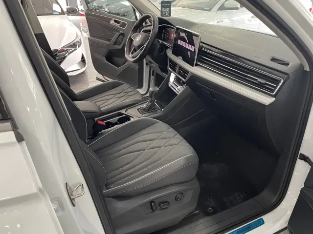 Volkswagen Tiguan L — Фото автомобиля 7