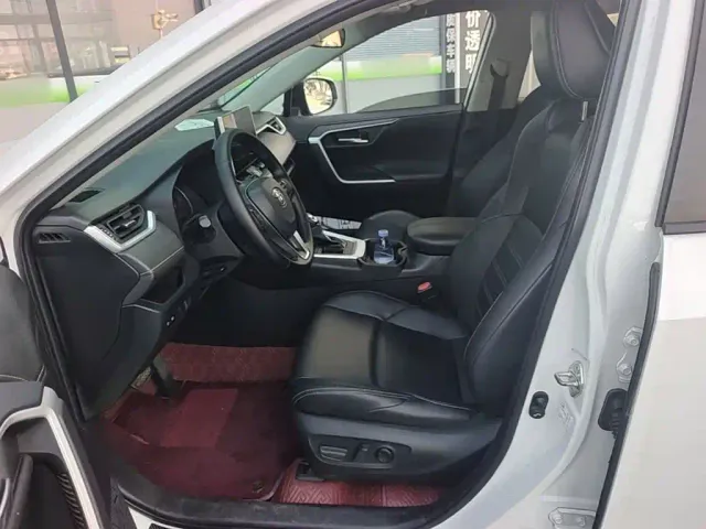 Toyota Wildlander — Фото автомобиля 14