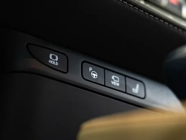 Lexus LS — Фото автомобиля 15
