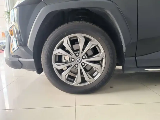 Toyota RAV4 — Фото автомобиля 22