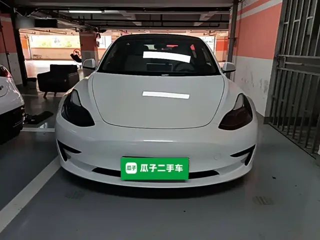 Tesla Model 3 — Фото автомобиля 2