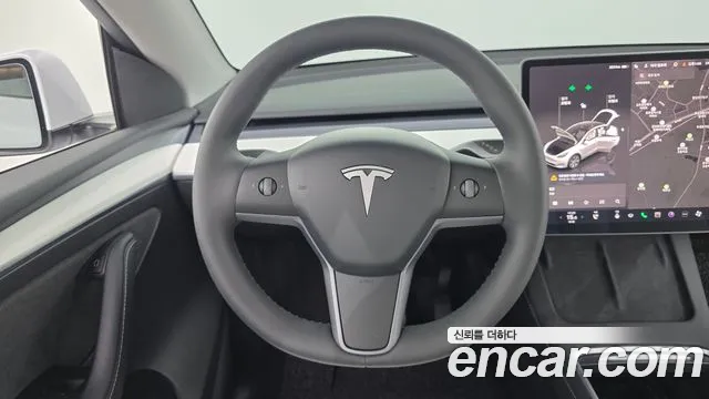 Tesla Model Y — Фото автомобиля 12
