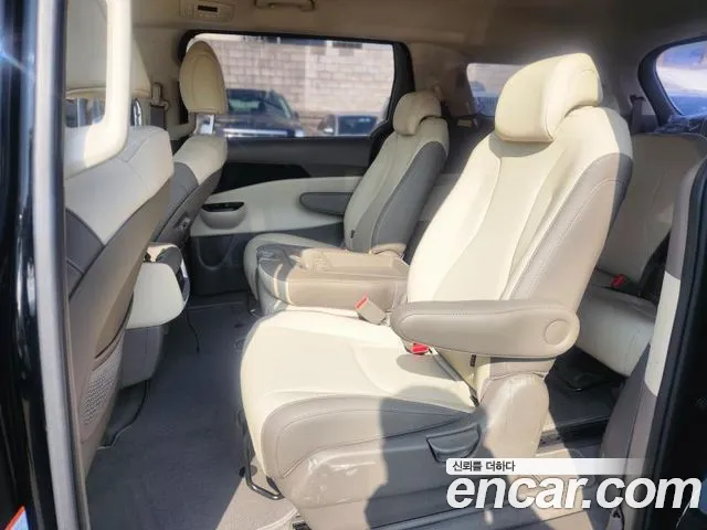 Kia Carnival Generation 4 — Фото автомобиля 8