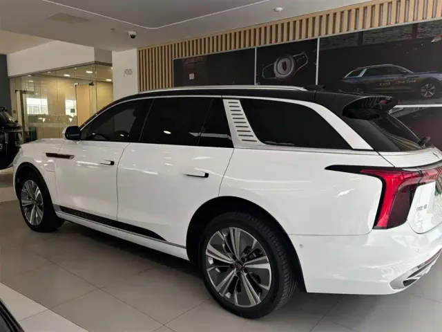 Hongqi E-HS9 — Фото автомобиля 3