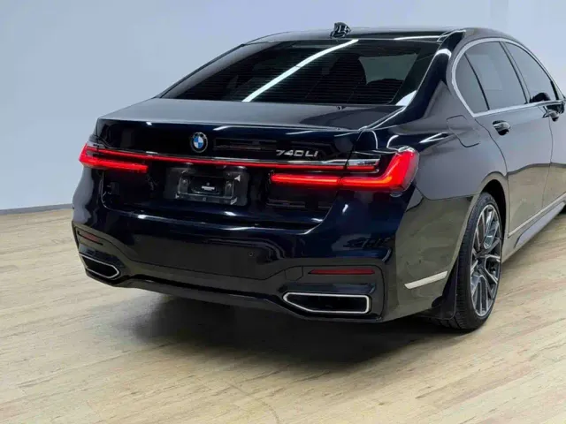BMW 7 Series — Фото автомобиля 17