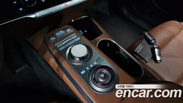 Genesis GV70 — Фото автомобиля 12