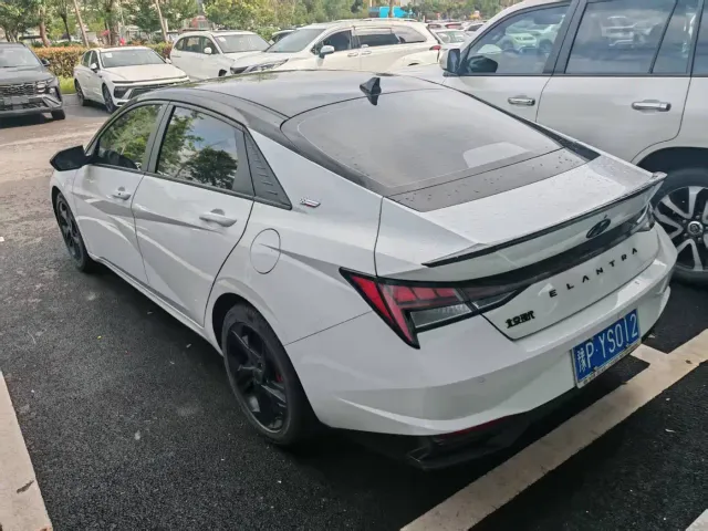 Hyundai Elantra — Фото автомобиля 5