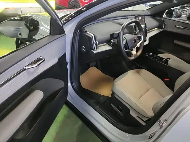 Volvo EX30 — Фото автомобиля 15