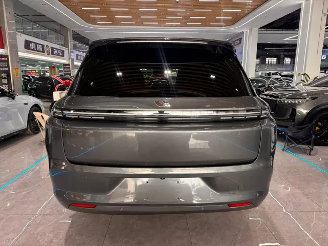 Li Auto L8 — Фото автомобиля 8