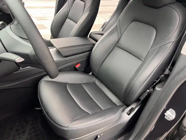 Tesla Model Y — Фото автомобиля 10