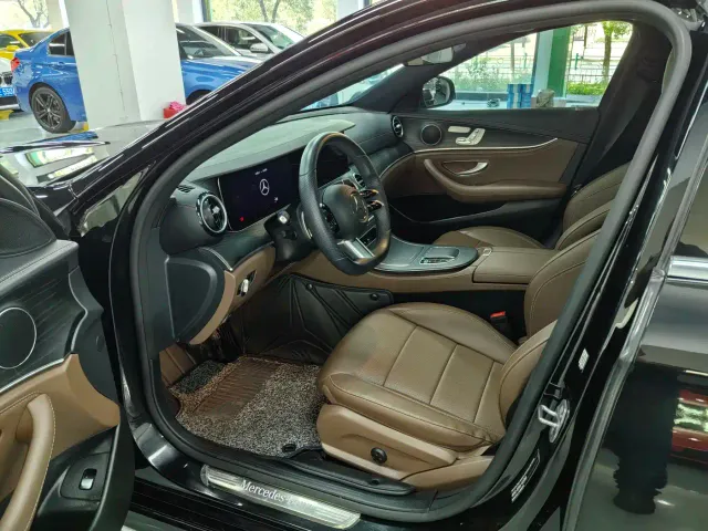 Mercedes-Benz E-Class — Фото автомобиля 8