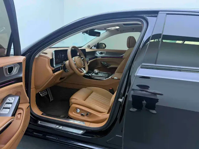 Hongqi H9 — Фото автомобиля 12