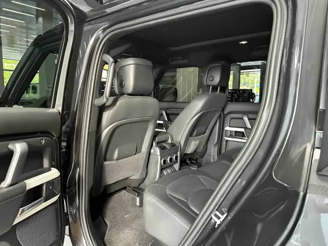 Land Rover Defender — Фото автомобиля 6