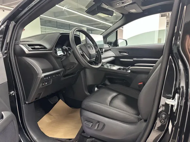 Toyota Sienna — Фото автомобиля 4