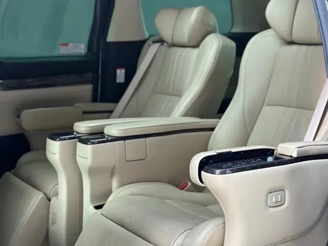 Toyota Alphard — Фото автомобиля 6