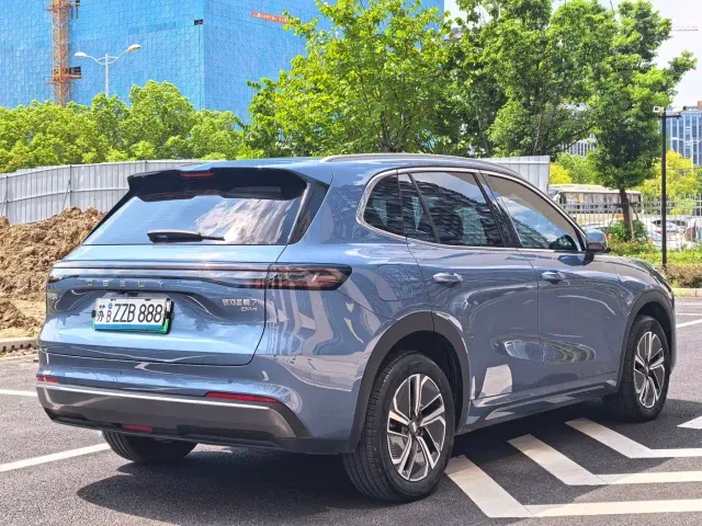 Geely Galaxy Starship 7 EM-i — Фото автомобиля 4