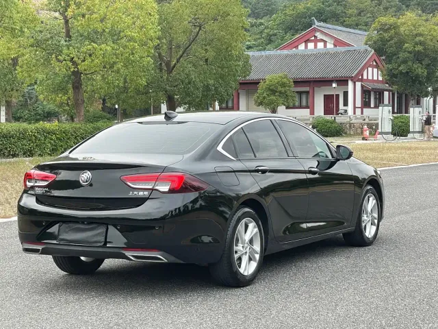Buick Regal — Фото автомобиля 9
