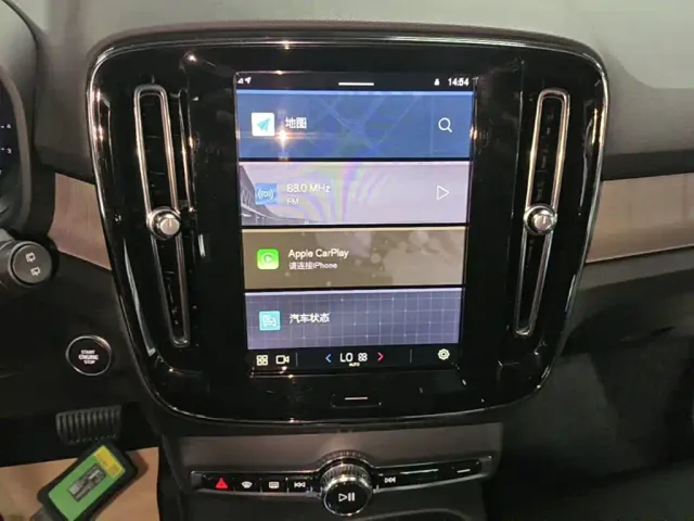 Volvo XC40 — Фото автомобиля 12