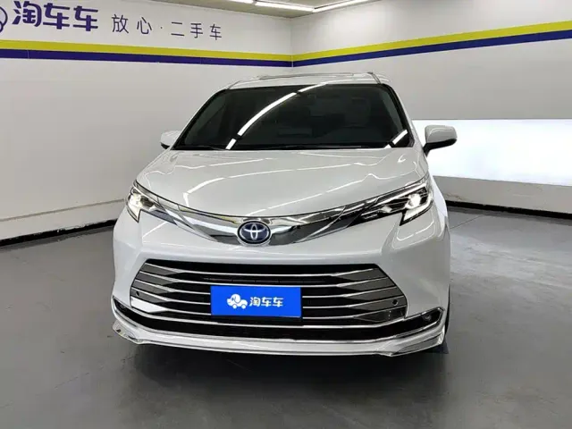 Toyota Sienna — Фото автомобиля 2