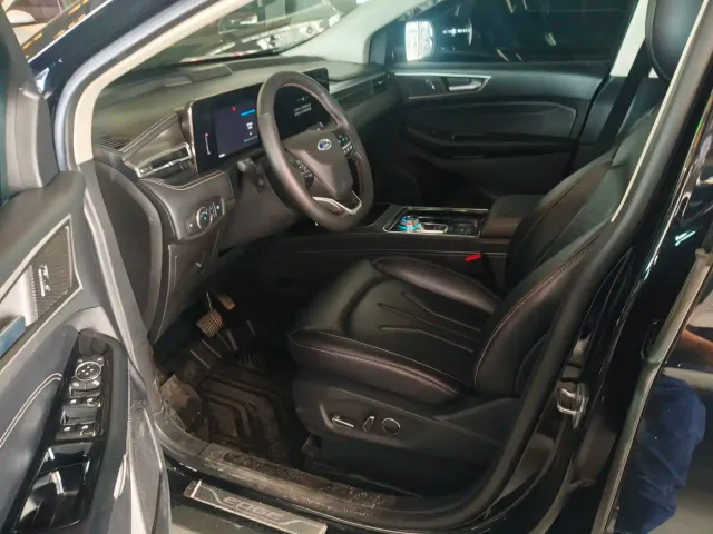 Ford Edge — Фото автомобиля 4