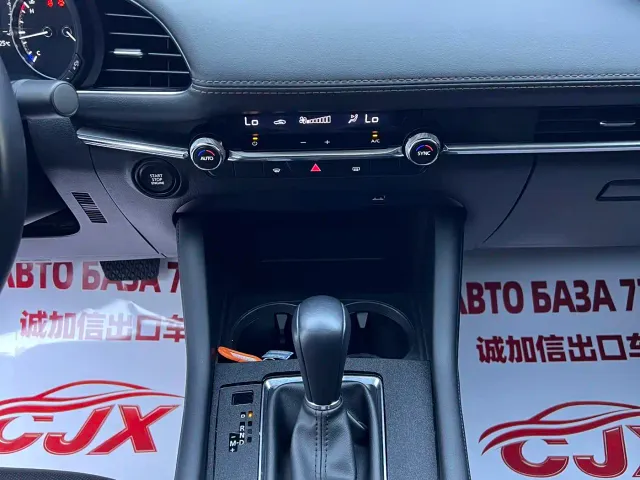 Mazda Axela — Фото автомобиля 14