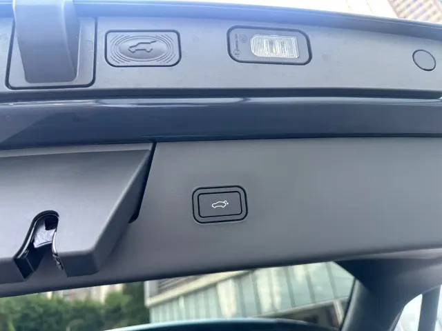 Volvo XC70 Plug-in Hybrid — Фото автомобиля 18