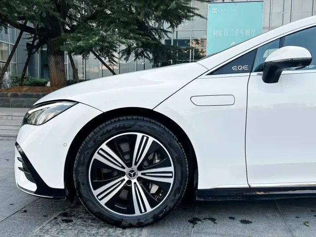 Mercedes-Benz EQE — Фото автомобиля 11