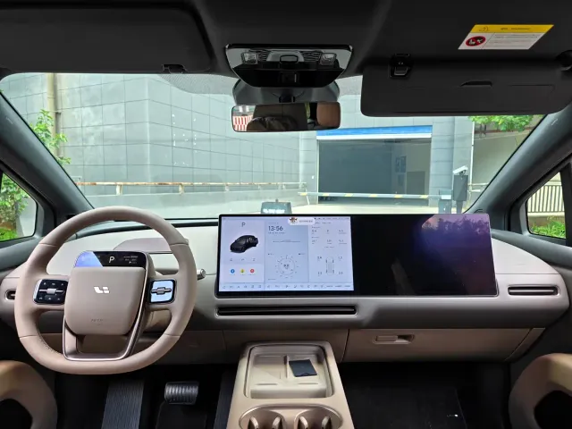 Li Auto i6 — Фото автомобиля 13