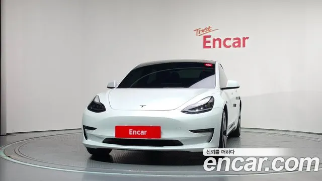 Tesla Model 3 — Фото автомобиля 3