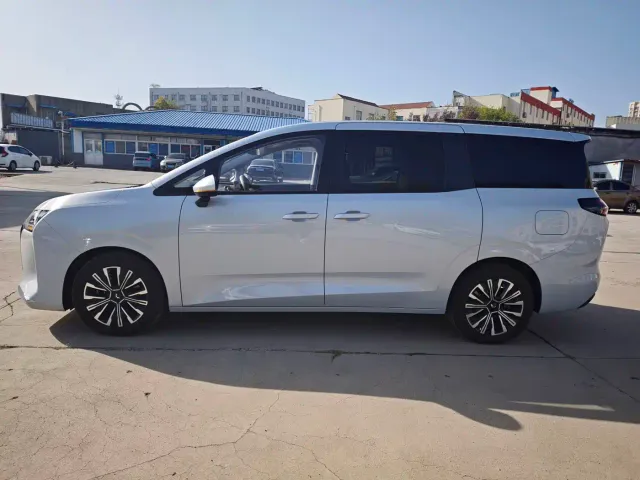 Wuling Starlight 730 — Фото автомобиля 12