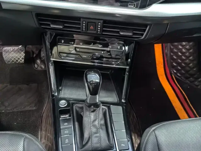 Volkswagen Passat — Фото автомобиля 10