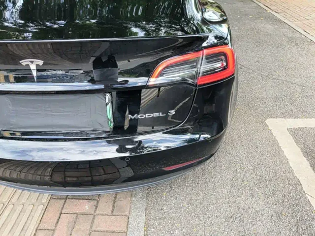 Tesla Model 3 — Фото автомобиля 7
