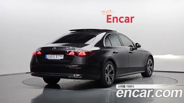 Mercedes-Benz E-Class — Фото автомобиля 2
