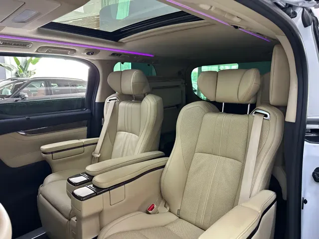 Toyota Alphard — Фото автомобиля 12
