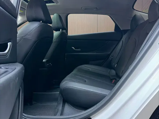 Hyundai Elantra — Фото автомобиля 8