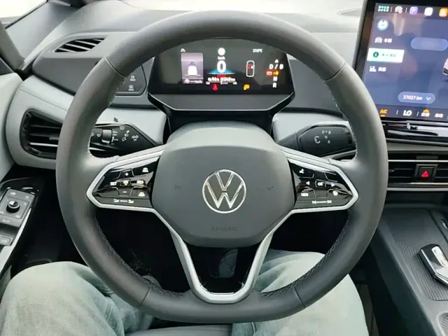 Volkswagen ID.3 — Фото автомобиля 10