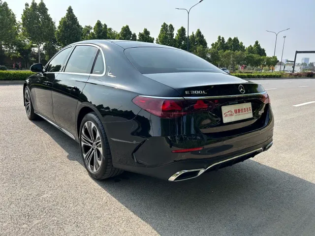 Mercedes-Benz E-Class — Фото автомобиля 15